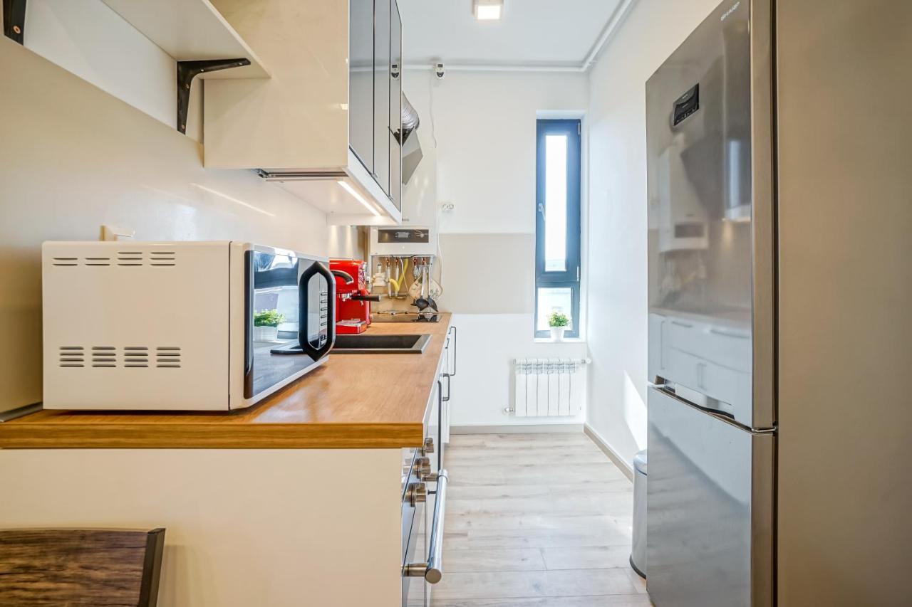 Bright Apartments Moments Away From Herastrau Park, Mall And Metro บูคาเรสต์ ภายนอก รูปภาพ