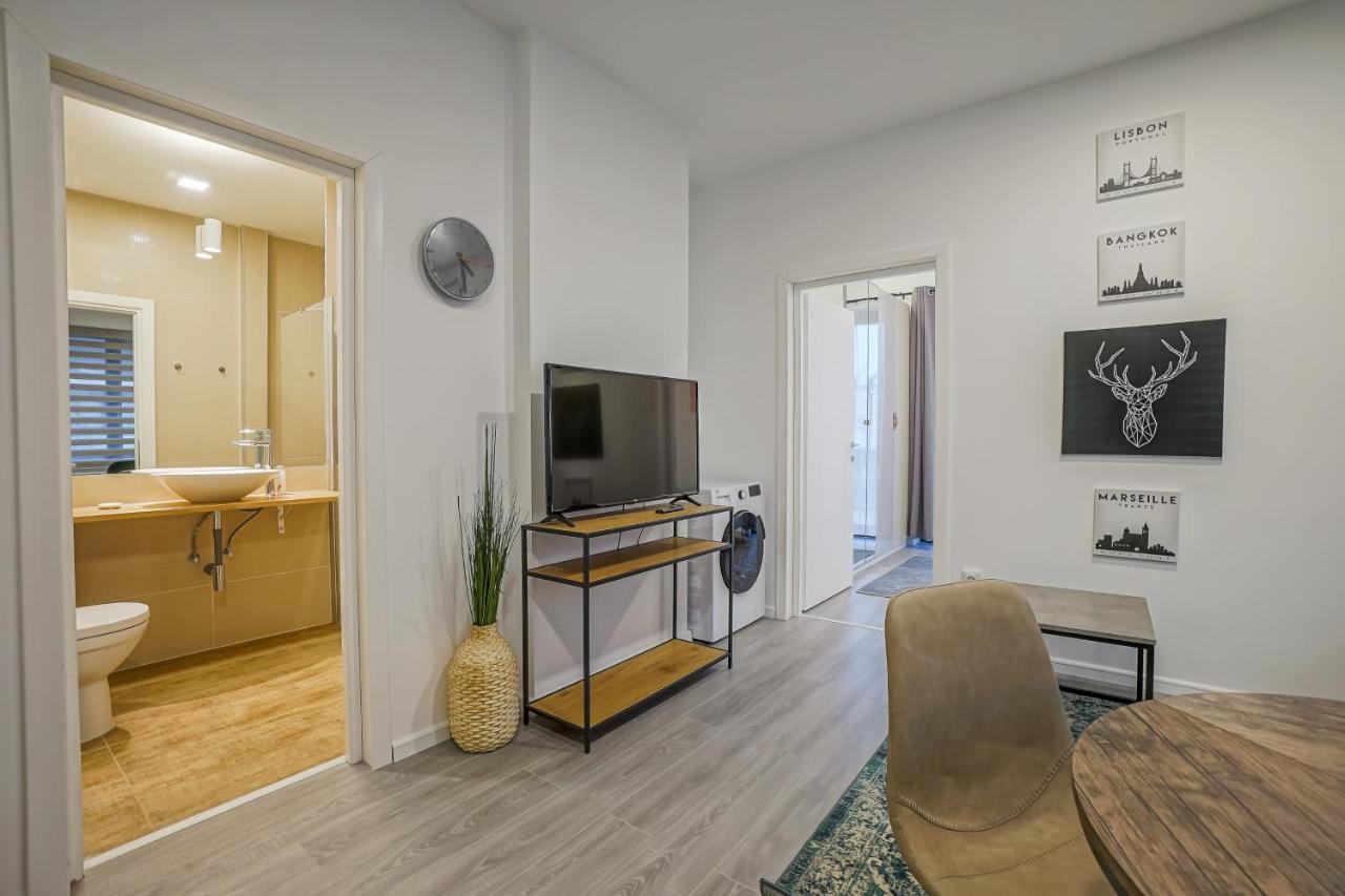 Bright Apartments Moments Away From Herastrau Park, Mall And Metro บูคาเรสต์ ภายนอก รูปภาพ