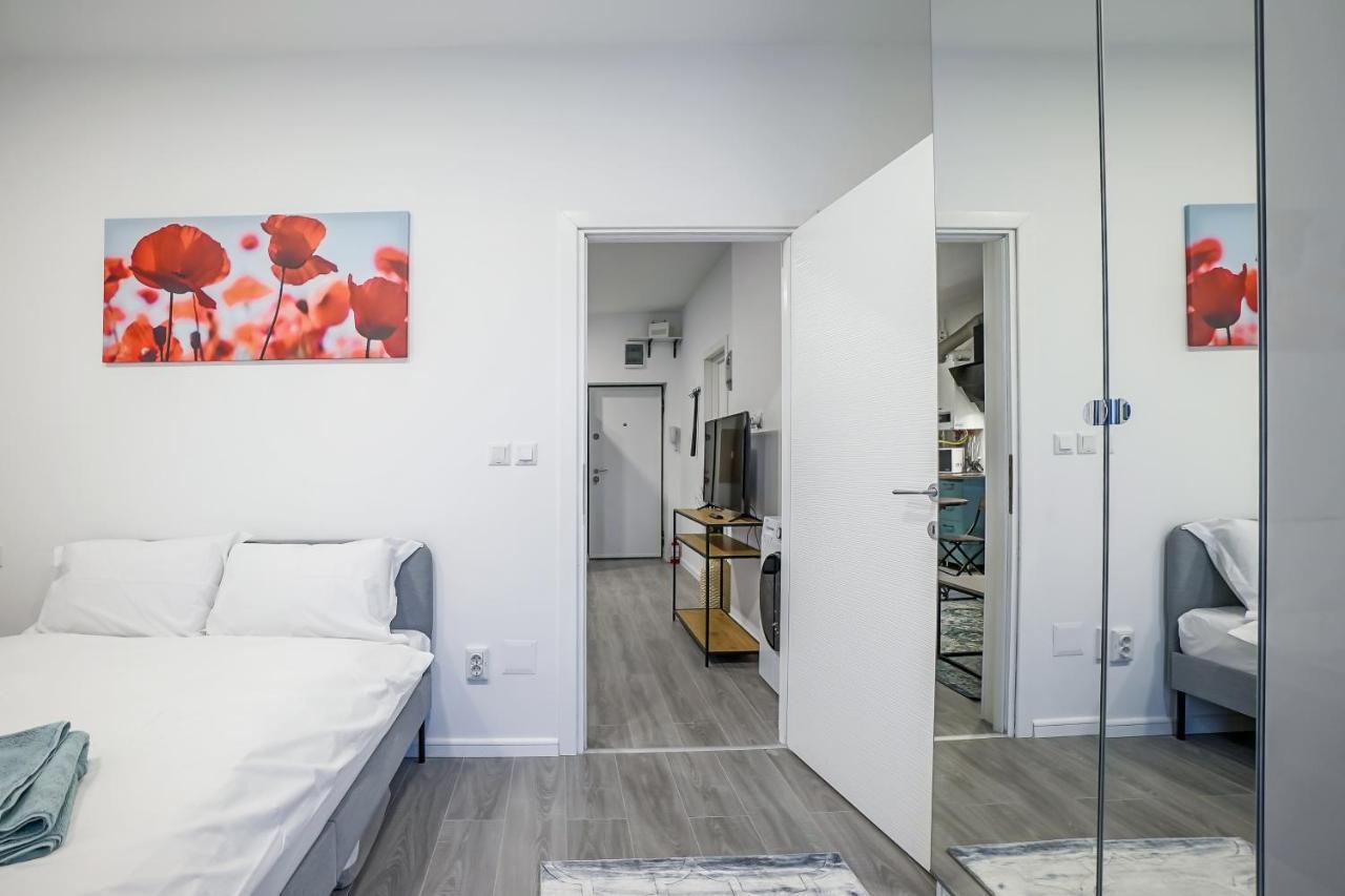 Bright Apartments Moments Away From Herastrau Park, Mall And Metro บูคาเรสต์ ภายนอก รูปภาพ