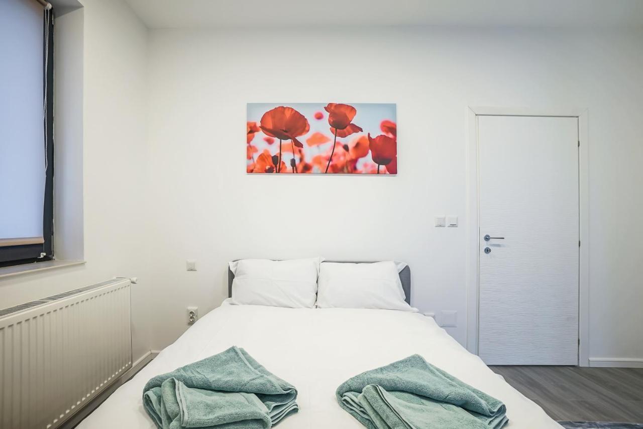Bright Apartments Moments Away From Herastrau Park, Mall And Metro บูคาเรสต์ ภายนอก รูปภาพ