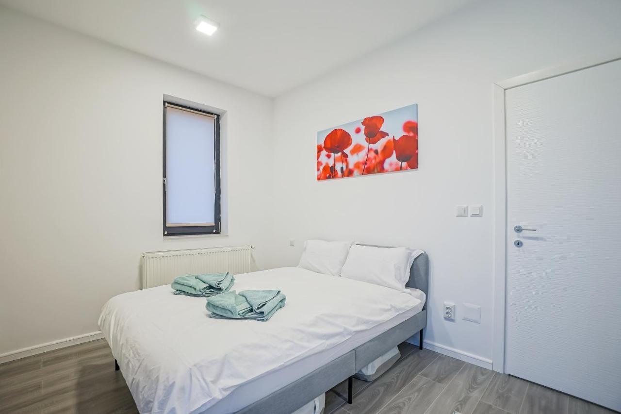 Bright Apartments Moments Away From Herastrau Park, Mall And Metro บูคาเรสต์ ภายนอก รูปภาพ