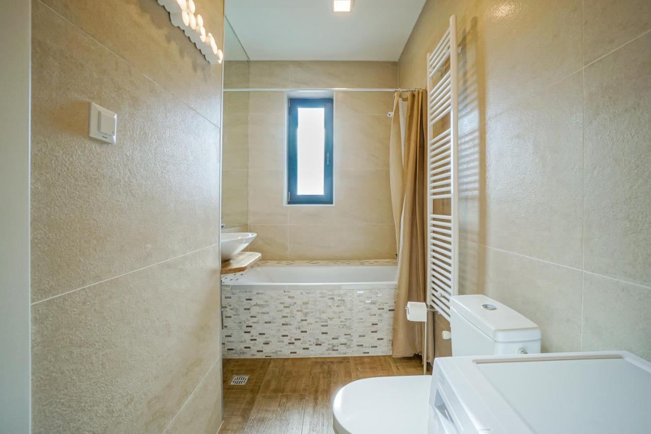 Bright Apartments Moments Away From Herastrau Park, Mall And Metro บูคาเรสต์ ภายนอก รูปภาพ